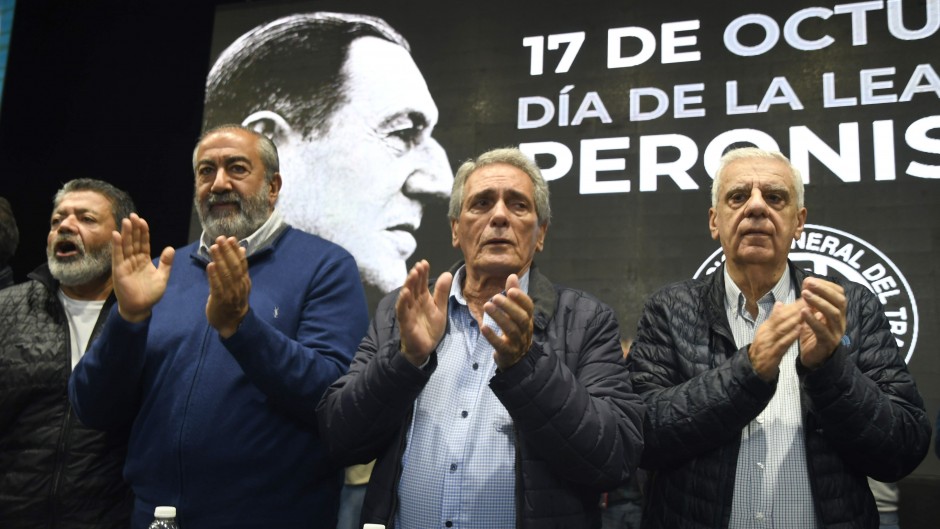 La interna peronista se traslada a la CGT: Acuña pidió Massa presidente