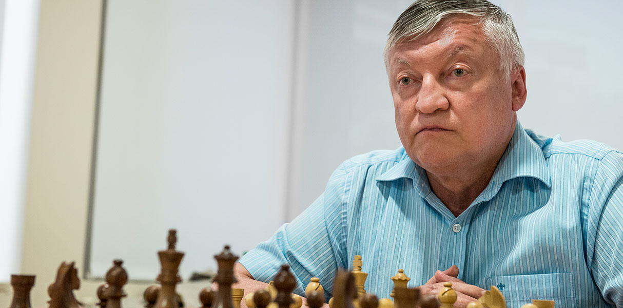 El ex campeón mundial de ajedrez Anatoli Karpov está en coma inducido tras un accidente doméstico