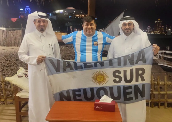 Charla en el Mundial de Qatar entre un jeque árabe y el neuquino que lo invitó a invertir en Vaca Muerta
