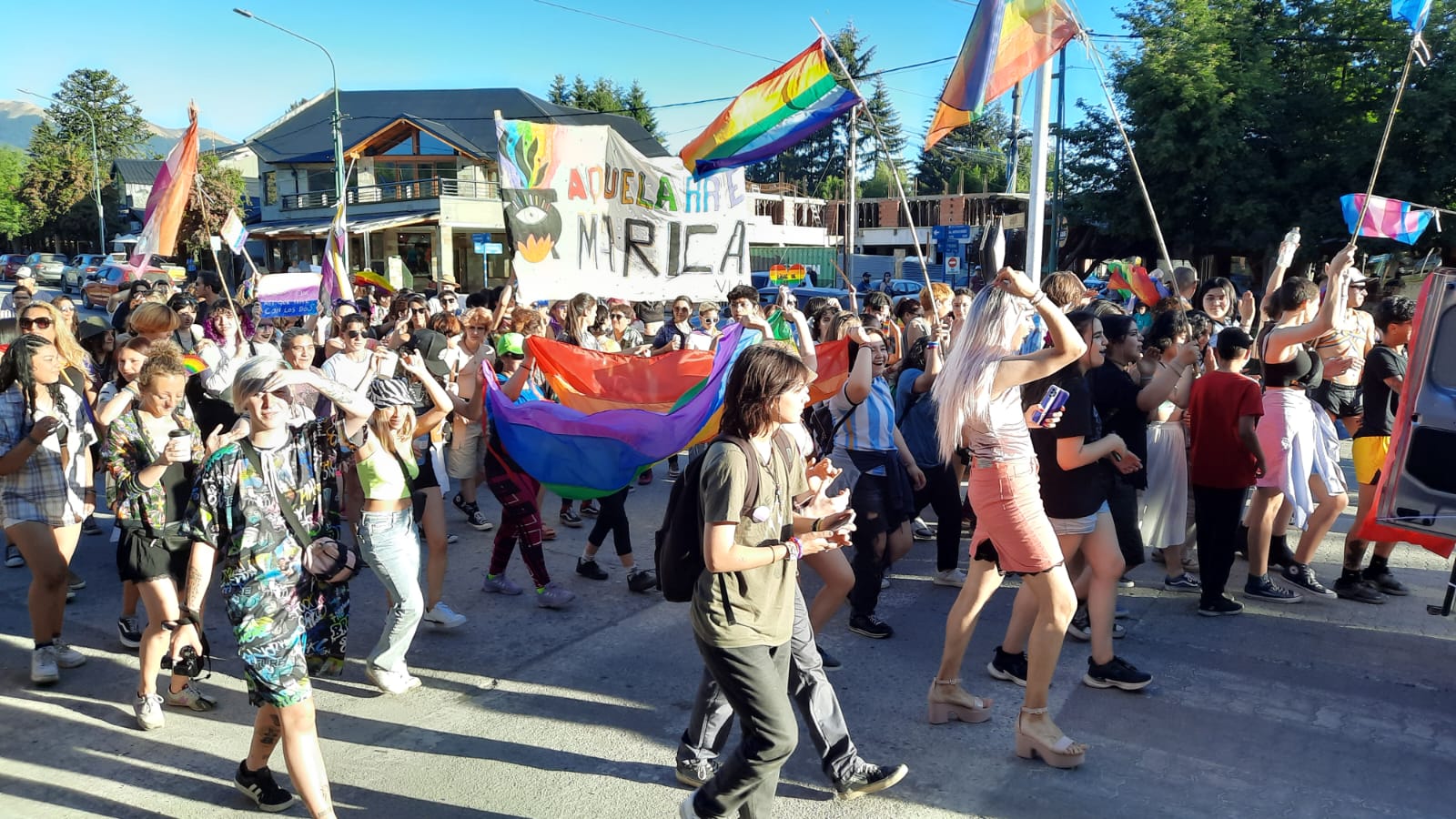 Más de 100 personas dijeron presente en la 3° Marcha del Orgullo en Villa La Angostura