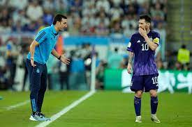 El particular diálogo entre Lionel Messi y Scaloni en pleno partido ante Polonia: “No quieren más”