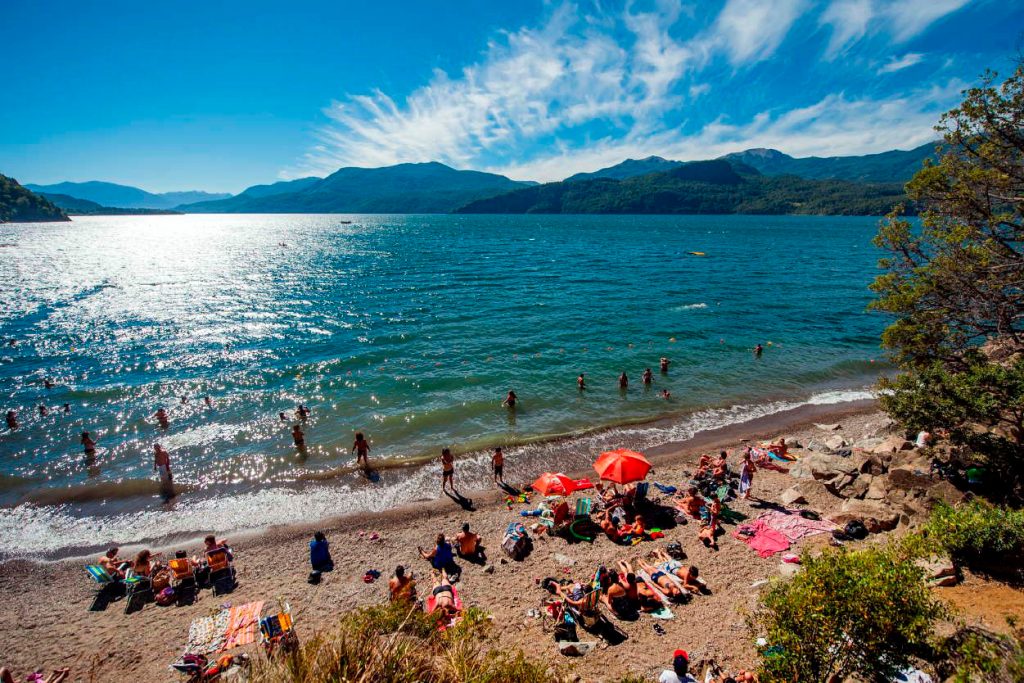 Temporada de verano en Neuquén, con más de 42.000 plazas habilitadas