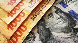 Cuál pasaría a ser el precio del dólar si la Argentina decide abandonar el peso