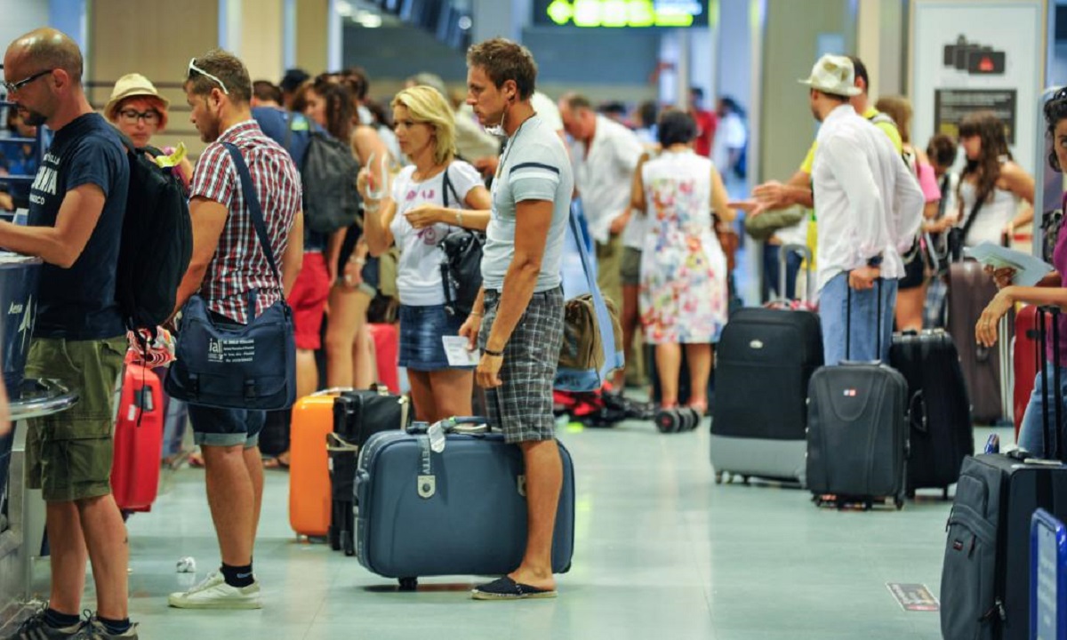 Casi un millón de turistas viajaron por el país durante el fin de semana largo
