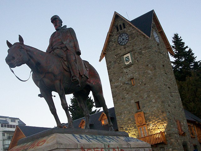 Comunidad Angostura se sumó a Banderazo en defensa de estatua de Roca