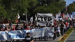 Paro -Neuquén: cómo funcionan colectivos, bancos, marchas y adhesiones