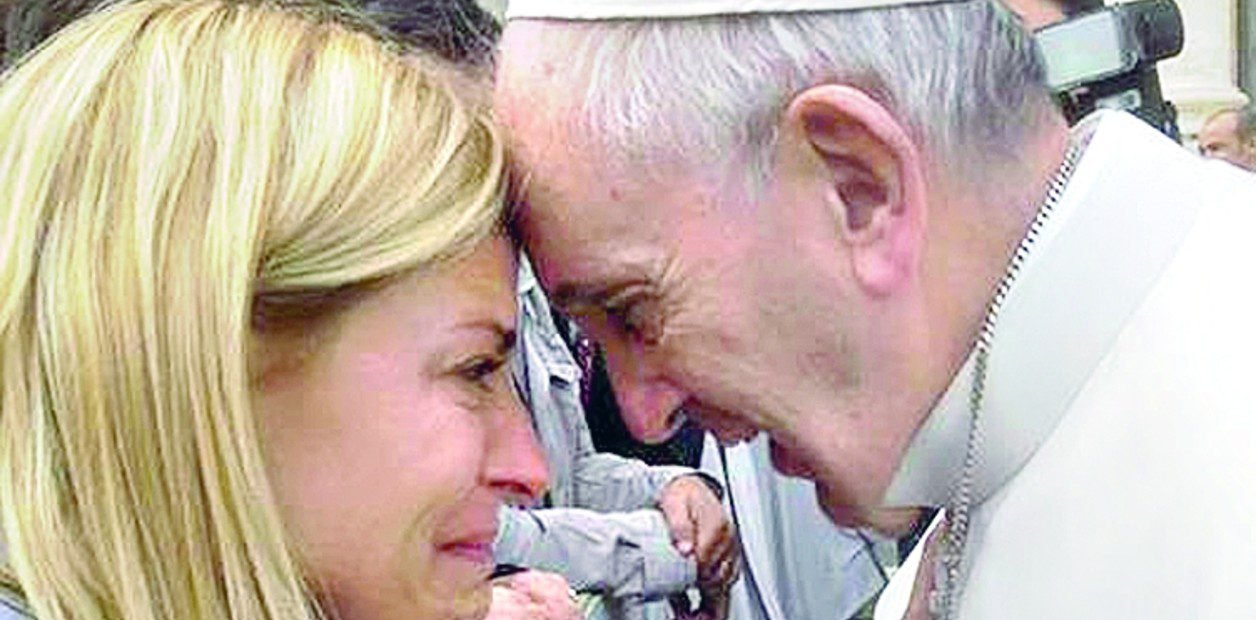 De Angelina Jolie y Leo DiCaprio al emotivo encuentro de Eugenia Tobal, los famosos que conocieron al papa Francisco