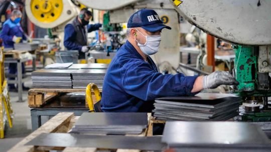 Alerta industria: la actividad cayó 1,4% en julio y recortó parte de la mejora de los primeros meses