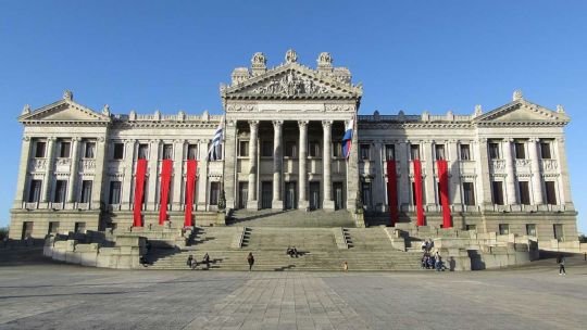 Uruguay cada vez más cerca de legalizar la eutanasia en una sesión maratónica en el Congreso