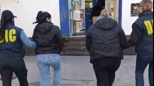 Detuvieron a dos “viudas negras” acusadas de extorsionar a un hombre con un video íntimo