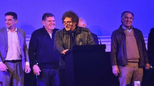 El periodismo y las Fuerzas del Cielo, “¡afuera!”: lo que no se vio del lanzamiento de LLA en la provincia de Buenos Aires