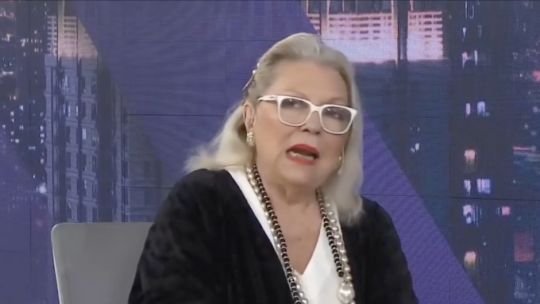 Elisa Carrió acusó a Milei de ver “pornografía infantil”, a su hermana de ser “la más oscura” y exigió que Sturzenegger “se calle”