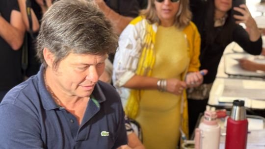 Corrientes: votó Lisandro Almirón y denunció falta de transparencia en el sistema electoral Corrientes: votó Lisandro Almirón y denunció falta de transparencia en el sistema electoral