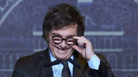 Una encuesta revela que la imagen de Milei cayó casi 10 puntos en las últimas semanas