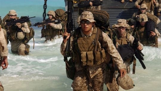 Narcos (y Maduro) preocupados: Donald Trump mandó 4000 marines y un submarino nuclear al Mar Caribe