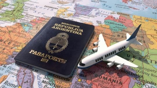 Pasaportes argentinos defectuosos: cientos de libretas con fallas ya fueron reportadas en aeropuertos y consulados
