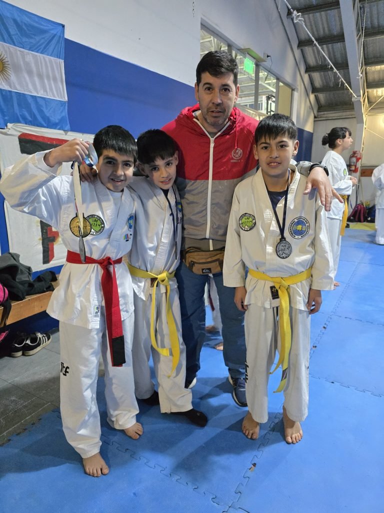 Destacada participación de la Escuela Municipal de Taekwondo en la Copa Andina.