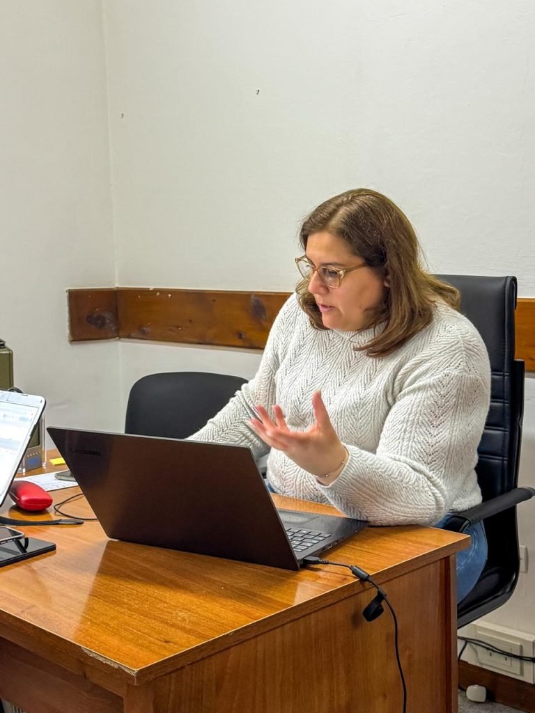 La Vice Intendente Tamara Martínez  realizó una reunión de trabajo sobre el mantenimiento escolar .