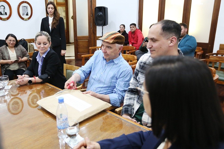 Apertura de sobres de la Licitación Pública de la Obra Escuela N° 361 en Villa La Angostura