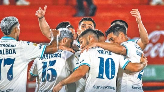 Racing se aferró a las atajadas de Cambeses y venció a Huracán