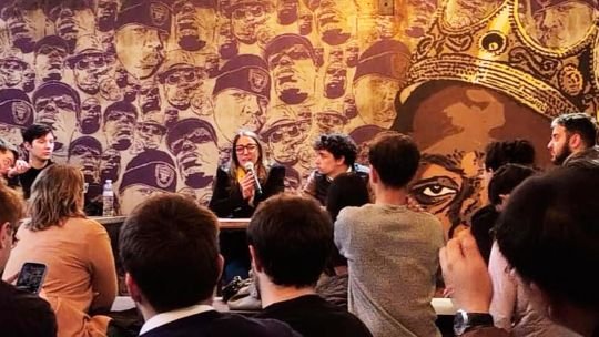 Cerveza y pases de facturas: así son los “afters” libertarios