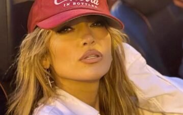 El secreto de Jennifer Lopez para tener un abdomen de acero a los 56 años: la palabra de su entrenador