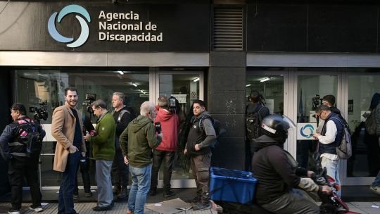 Cómo el gobierno de Javier Milei manipuló los datos sobre pensiones por discapacidad para darles de baja