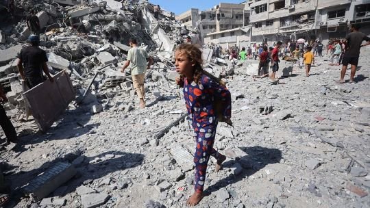 El papa León XIV llamó al sacerdote argentino en Gaza en medio de la ocupación israelí: “Inaceptable”