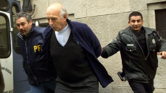El Servicio Penitenciario apoyó el pedido de salidas para el cura represor Von Wernich