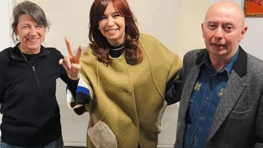 Con una foto junto al Indio Solari, el kirchnerismo pide votar “como si Ella estuviera en la lista”