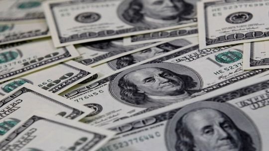 El dólar rompió el techo de la banda cambiaria y el Banco Central tuvo que vender US$ 53 millones