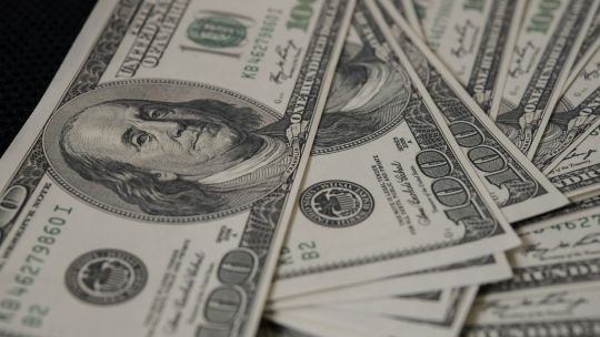 El dólar blue subió en el cierre de este 19 de septiembre y el Banco Central volvió vender doláres