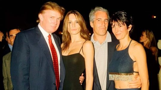 Donald Trump negó haber escrito la carta a Jeffrey Epstein que viralizó el Congreso y aceptaría un análisis grafológico
