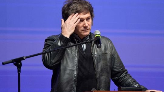 Encuesta: la imagen positiva de Milei tocó un nuevo piso y crece la “bronca” social