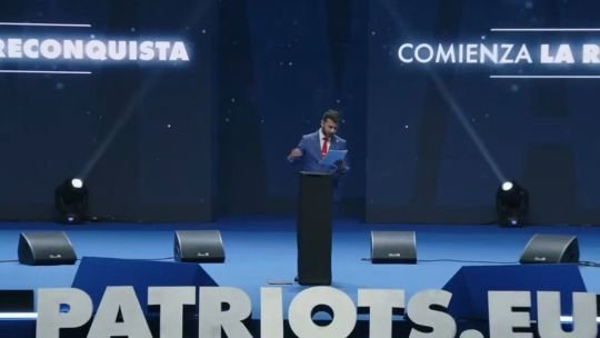 El secretario de Culto de Milei cargó contra los “hippies” y la autoayuda en un acto de Vox en Madrid