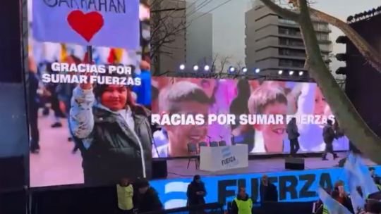 Elecciones bonaerense: Fuerza Patria espera resultados en el búnker con “optimismo” y Kicillof hablará a la militancia