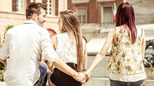 Infidelidad en tiempos de Milei: el 27 % de los argentino engaña a su pareja como vía de escape a su realidad económica