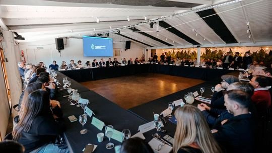 Intendentes de Córdoba buscan en Nación créditos y obras para sus municipios