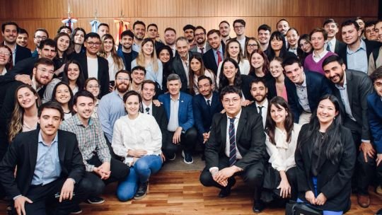 Dónde y cómo ganar un beca para ir a estudiar política y economía a Estados Unidos