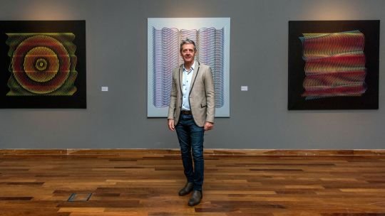 “La piel del color”, la muestra de Cristian Mac Entyre que convierte la geometría en experiencia sensorial