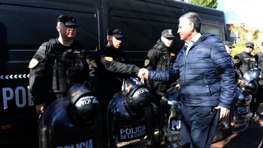 La Policía porteña desalojó a los manteros del Parque Saavedra con la presencia de Jorge Macri