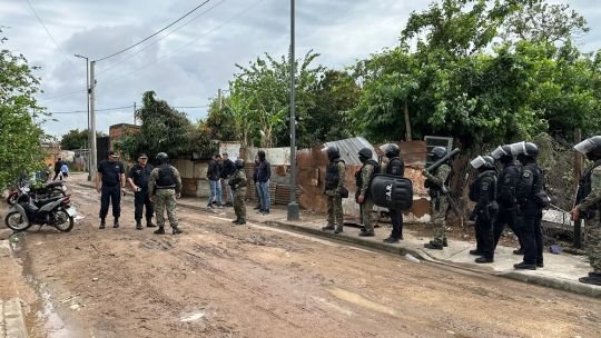 Megaoperativo en Corrientes: 52 detenidos y secuestro de armas tras allanamientos en cinco barrios
