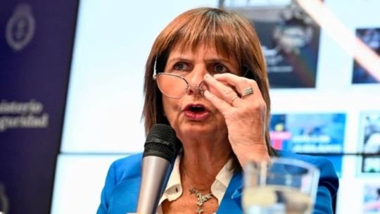 Sin pruebas, Bullrich insistió con una supuesta operación de espionaje “con vínculos extranjeros” y recordó a Santiago Maldonado