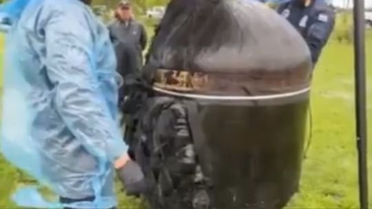 Removieron el objeto metálico de un cohete espacial hallado en un campo de Chaco: de qué se trata