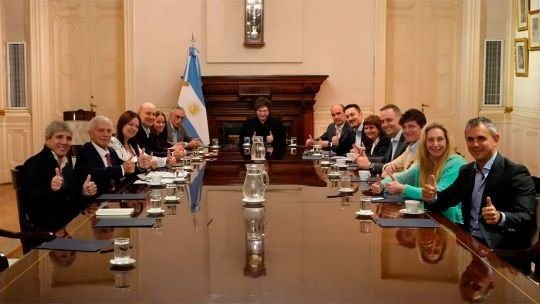 Sin cambios en el Gabinete, Javier Milei conformó una mesa política e impulsará otra con gobernadores