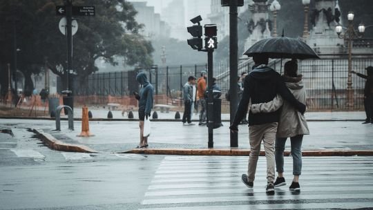 Alerta amarilla por Santa Rosa para este lunes en el AMBA: cuándo deja de llover y qué provincias están afectadas