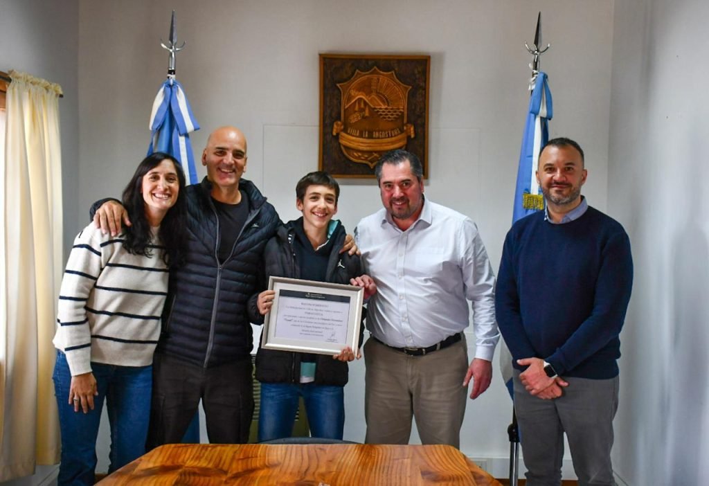 Reconocimiento al estudiante angosturense, Tomás Costa, por representar a la localidad en las Olimpiadas Matemáticas “Ñandú”