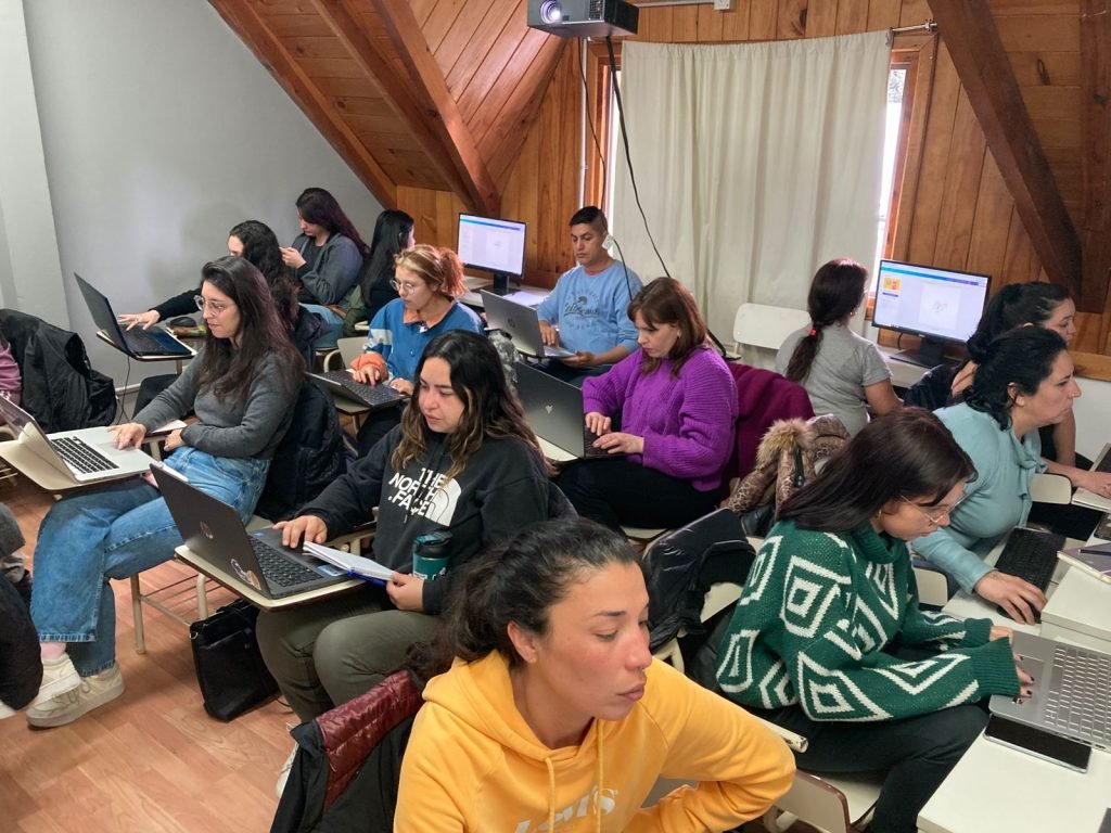 Comenzó el Curso de Canva en la Oficina de Empleo