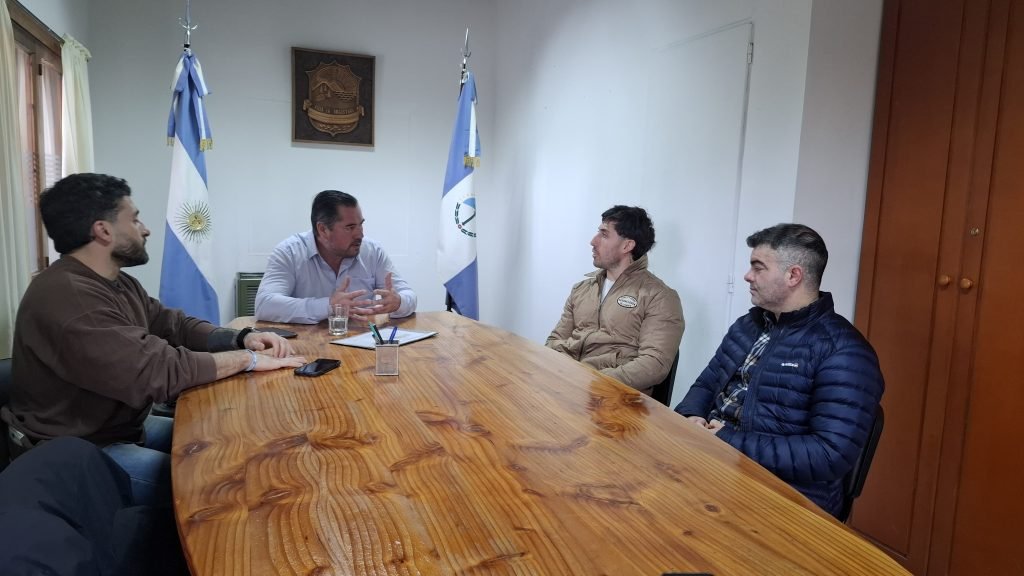 El Intendente Javier Murer recibió a deportistas de Crossfit, presentaron el evento deportivo “Southland Challenge”.