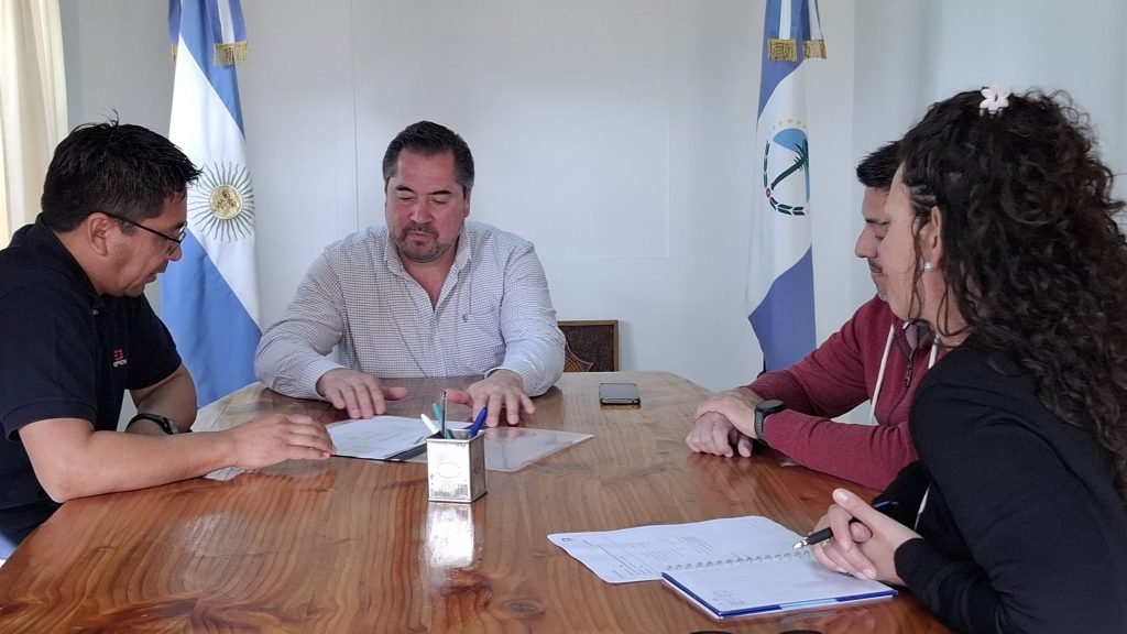 Gestión conjunta entre la Municipalidad de Villa La Angostura y el EPEN en Villa La Angostura, para ampliar beneficios en la localidad.